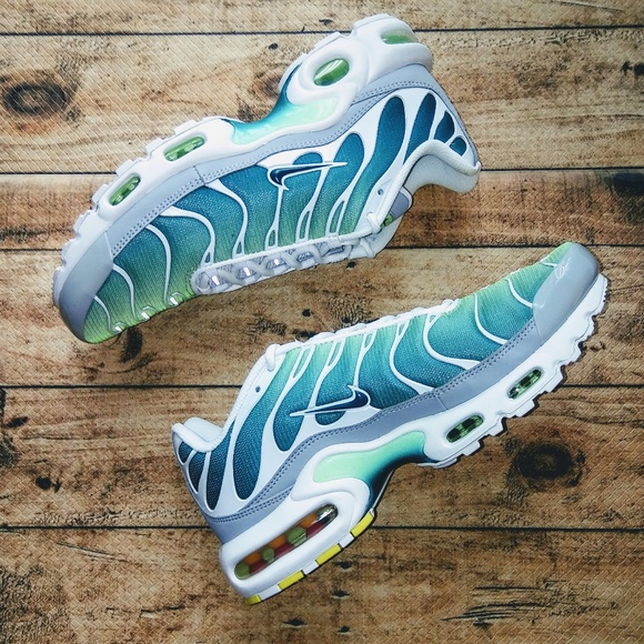 nike tn green ghost